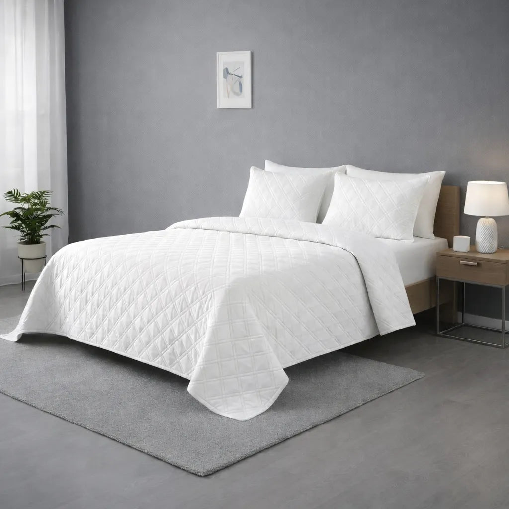 Cubrecama Colcha De 2 Plazas Blanco + 2 Fundas Almohada + Bolsón Blanco Lisa