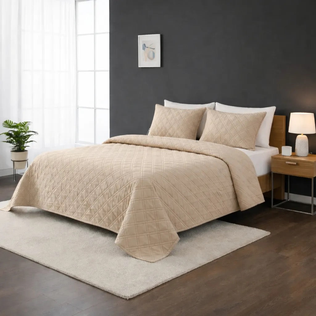 Cubrecama Colcha De 2 Plazas Beige  + 2 Fundas Almohada + Bolsón Beige Lisa